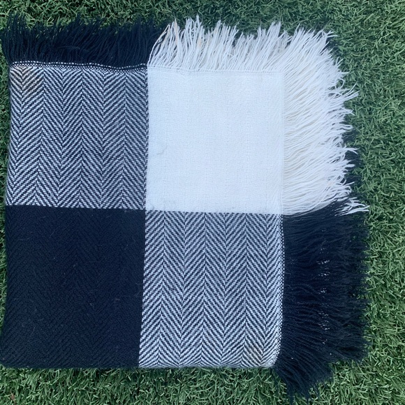 Accessories - Acrylic Black and White Square Fringed scarf